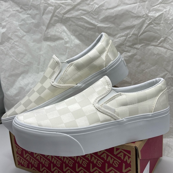 Vans Classic Slip-On Stackform
Satin Checkerboard White
VN000CN1CJ7 Platform - Picture 7 of 16